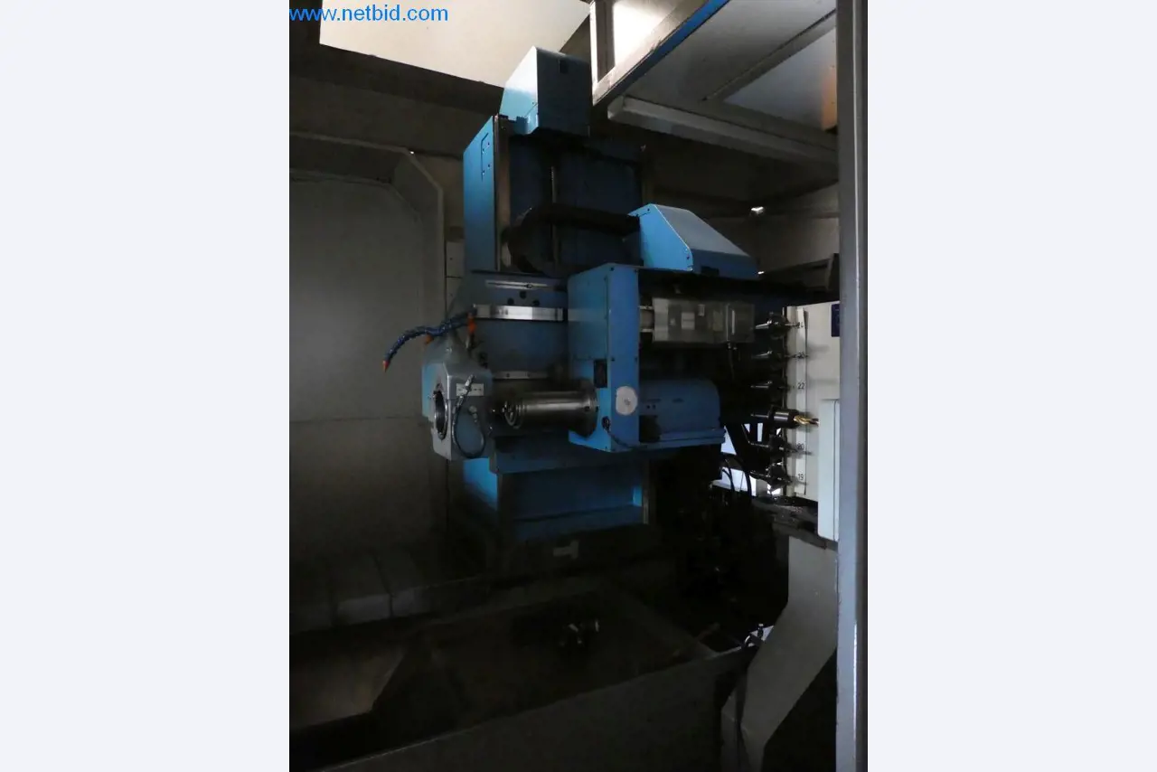 Máquinas bem conservadas, bem como equipamento operacional e de escritório do sector da fabricação de ferramentas / metalurgia-8