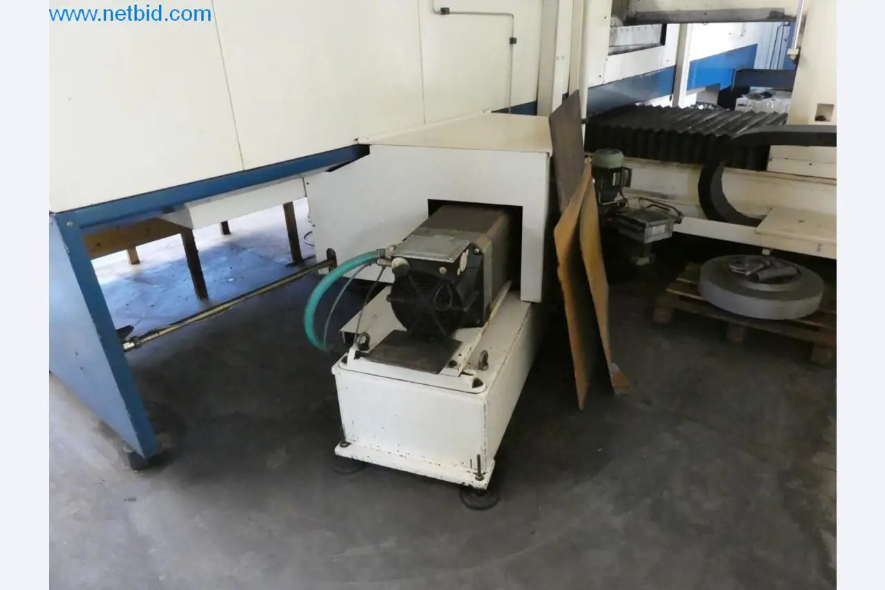 Máquinas en buen estado, así como equipos operativos y de oficina del sector de la fabricación de herramientas / metalurgia-8