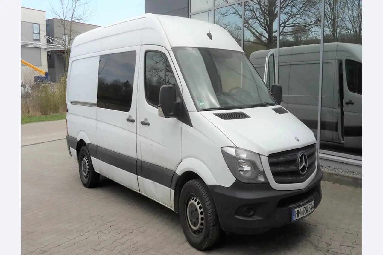 Machines entretenues ainsi que l'équipement de l'entreprise et du commerce dans le domaine de la construction d'outils / du travail des métaux-1