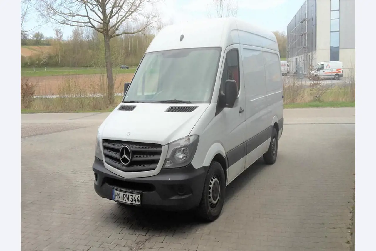 Machines entretenues ainsi que l'équipement de l'entreprise et du commerce dans le domaine de la construction d'outils / du travail des métaux-2