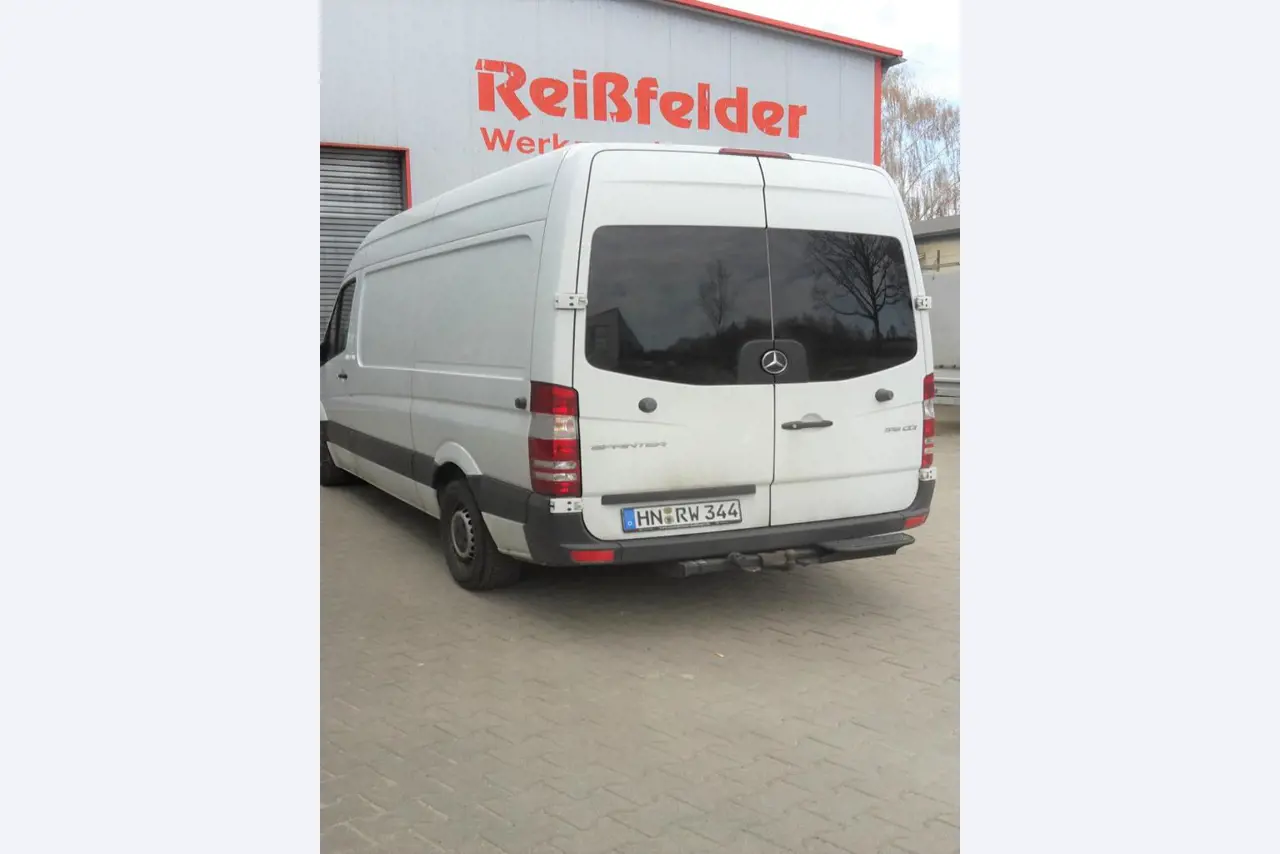 Machines entretenues ainsi que l'équipement de l'entreprise et du commerce dans le domaine de la construction d'outils / du travail des métaux-3