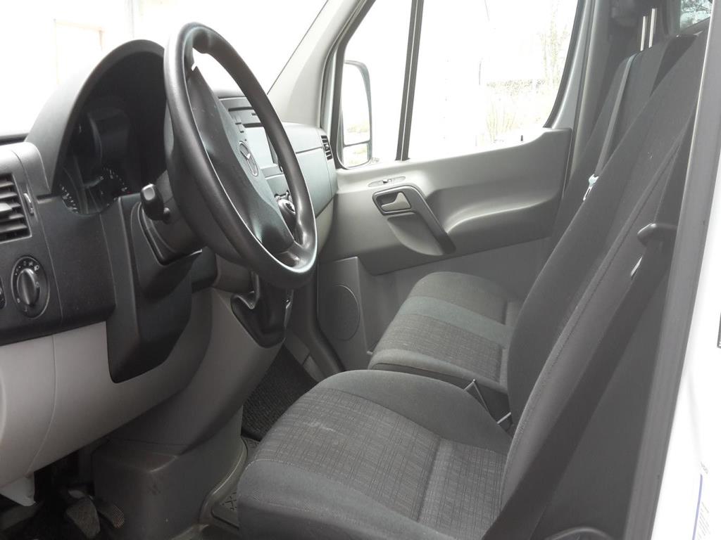 Máquinas bem conservadas, bem como equipamento operacional e de escritório do sector da fabricação de ferramentas / metalurgia-6