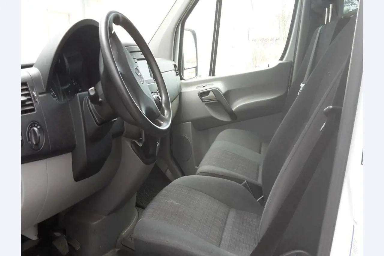 Machines entretenues ainsi que l'équipement de l'entreprise et du commerce dans le domaine de la construction d'outils / du travail des métaux-6