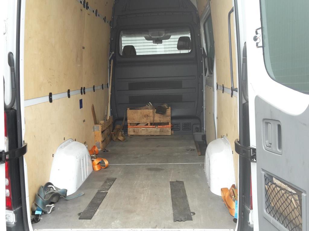 Máquinas bem conservadas, bem como equipamento operacional e de escritório do sector da fabricação de ferramentas / metalurgia-7