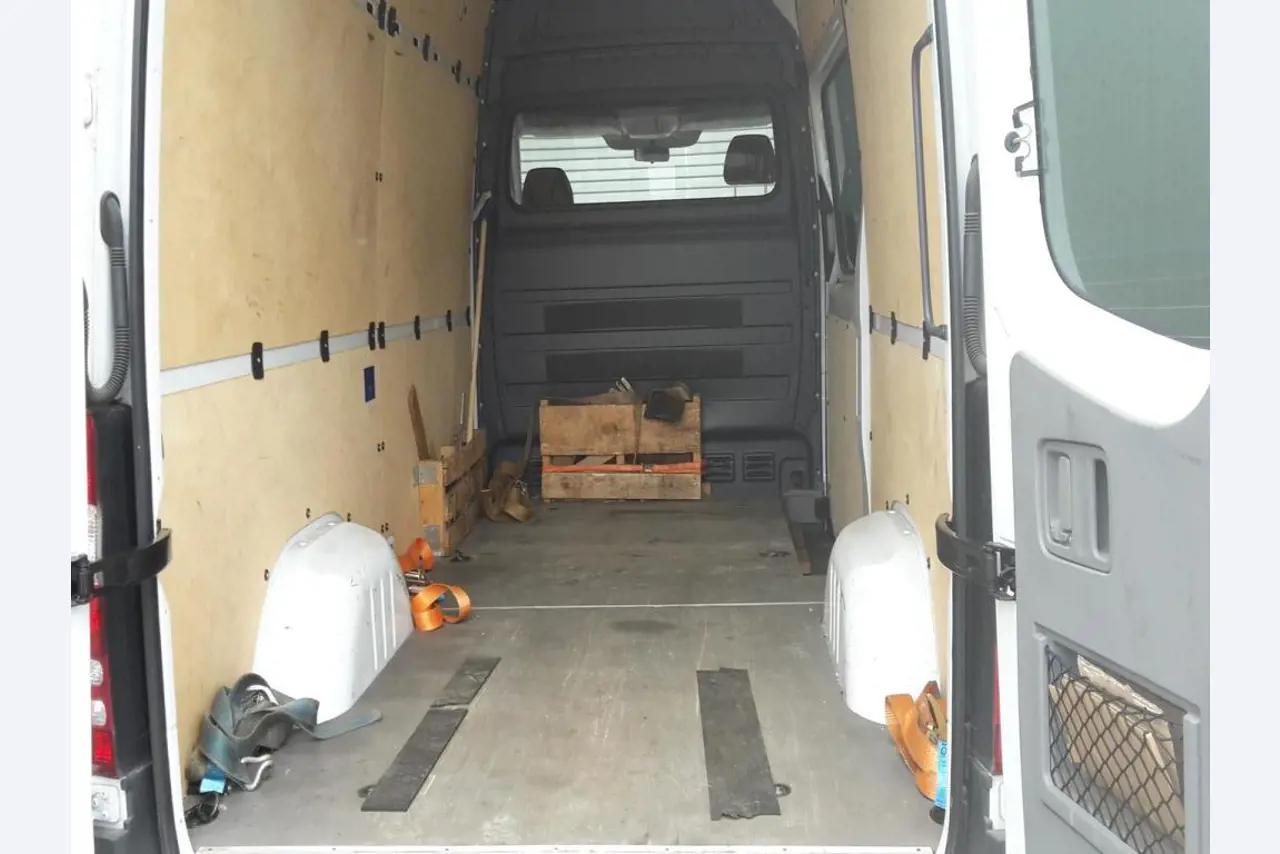 Machines entretenues ainsi que l'équipement de l'entreprise et du commerce dans le domaine de la construction d'outils / du travail des métaux-7