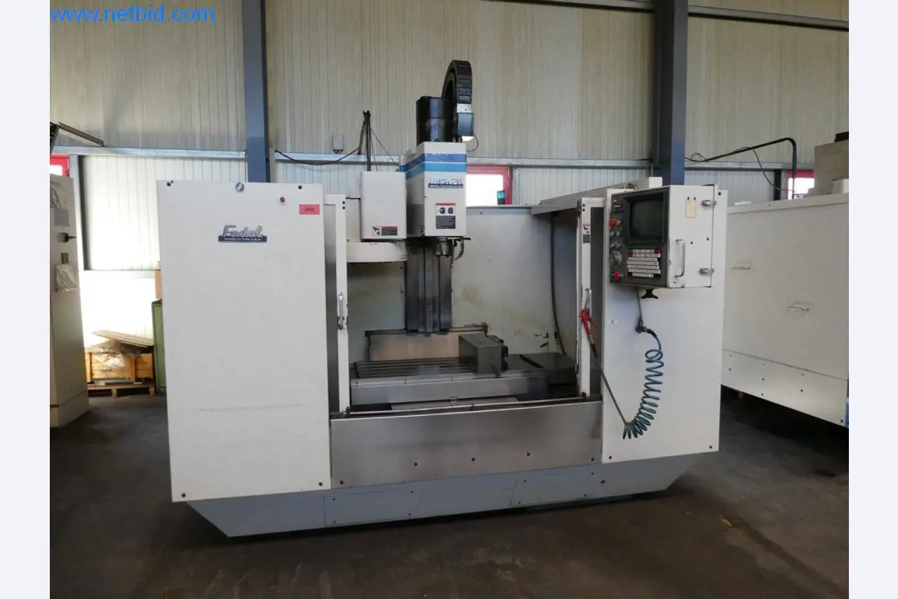 Máquinas bem conservadas, bem como equipamento operacional e de escritório do sector da fabricação de ferramentas / metalurgia-1