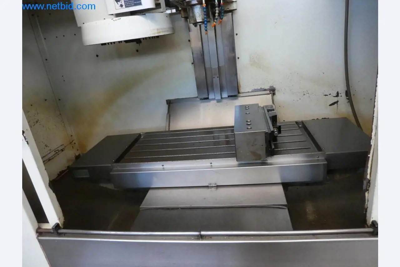 Máquinas bem conservadas, bem como equipamento operacional e de escritório do sector da fabricação de ferramentas / metalurgia-3