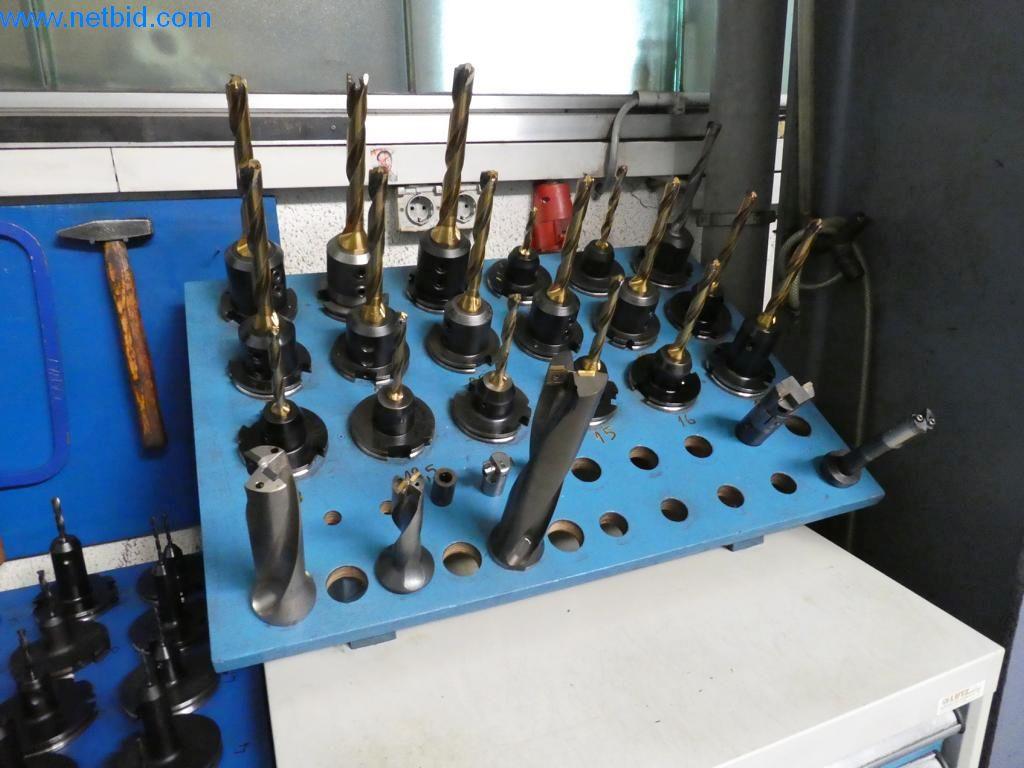 Dobrze utrzymane maszyny oraz sprzęt operacyjny i biurowy z sektora produkcji narzędzi / obróbki metali-3