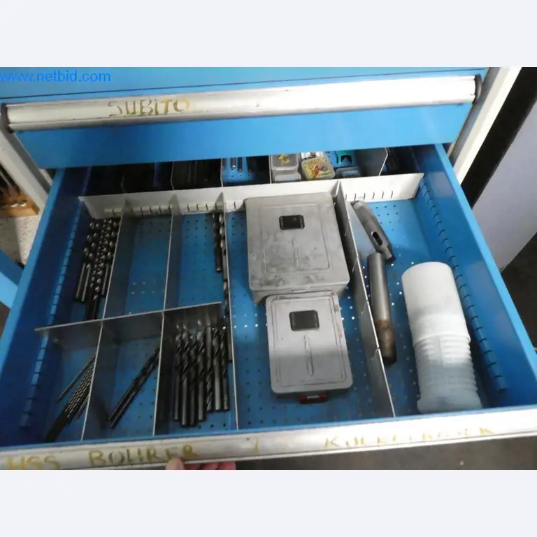 Máquinas bem conservadas, bem como equipamento operacional e de escritório do sector da fabricação de ferramentas / metalurgia-5