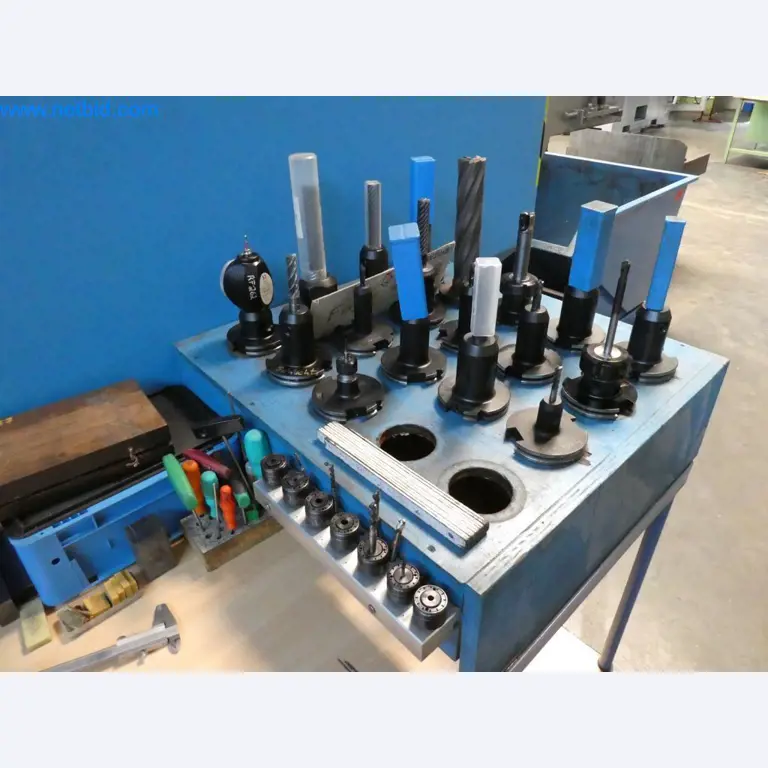 Dobrze utrzymane maszyny oraz sprzęt operacyjny i biurowy z sektora produkcji narzędzi / obróbki metali-2