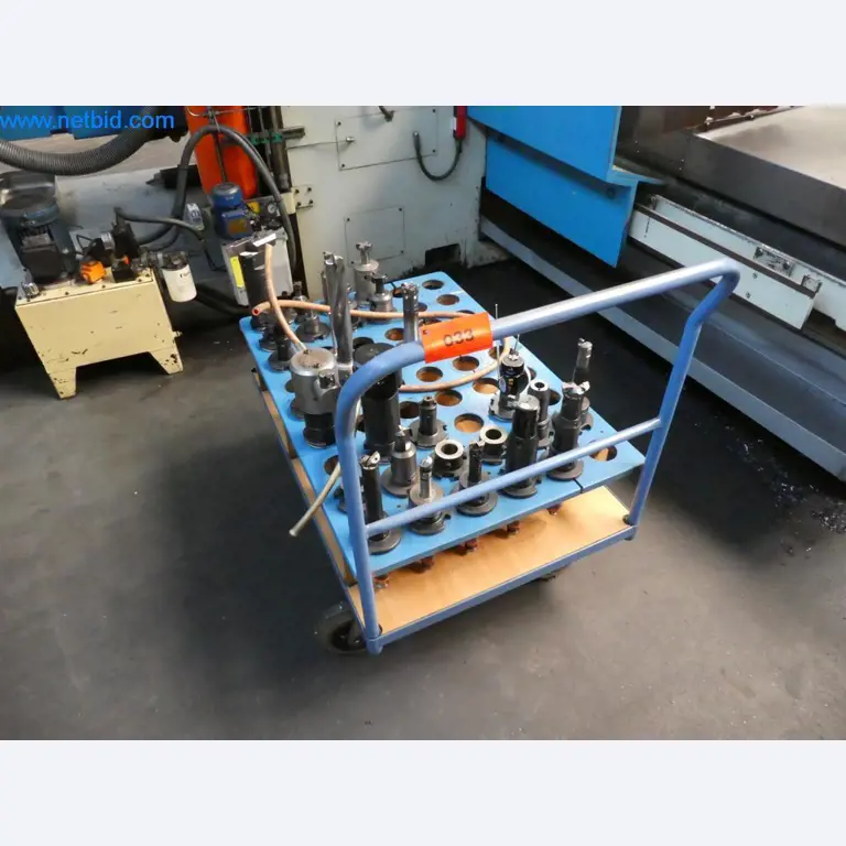 Máquinas bem conservadas, bem como equipamento operacional e de escritório do sector da fabricação de ferramentas / metalurgia-1