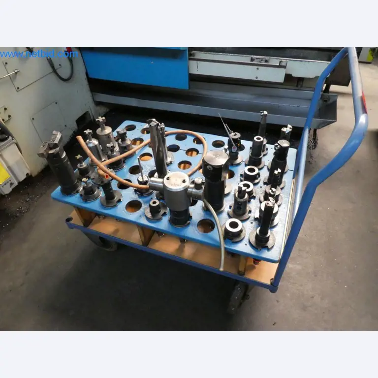 Máquinas bem conservadas, bem como equipamento operacional e de escritório do sector da fabricação de ferramentas / metalurgia-2