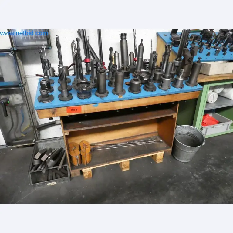 Máquinas bem conservadas, bem como equipamento operacional e de escritório do sector da fabricação de ferramentas / metalurgia-1