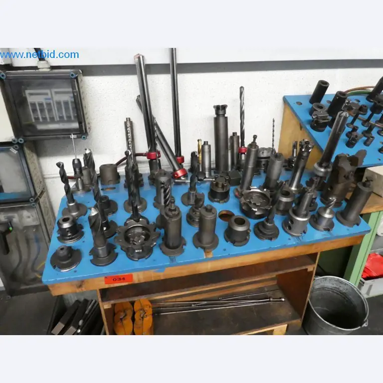 Máquinas bem conservadas, bem como equipamento operacional e de escritório do sector da fabricação de ferramentas / metalurgia-2