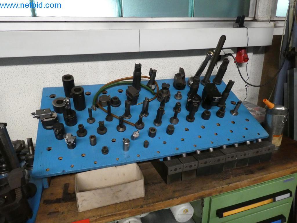 Dobrze utrzymane maszyny oraz sprzęt operacyjny i biurowy z sektora produkcji narzędzi / obróbki metali-2