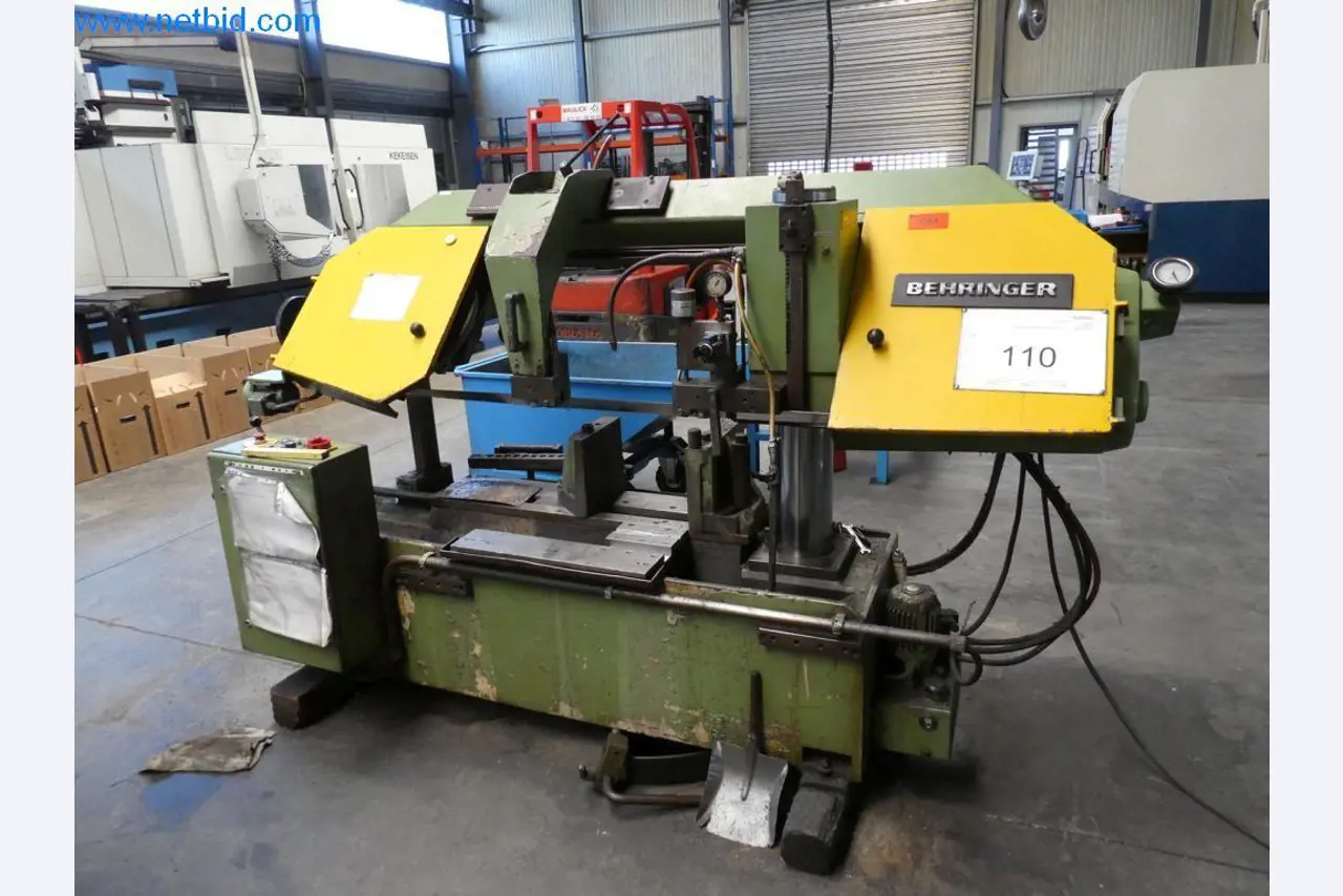 Máquinas bem conservadas, bem como equipamento operacional e de escritório do sector da fabricação de ferramentas / metalurgia-1