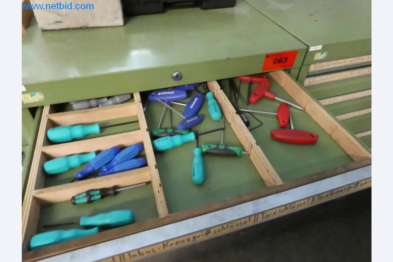 Dobro vzdrževani stroji ter delovna in pisarniška oprema iz sektorja orodjarstva/obdelave kovin-2