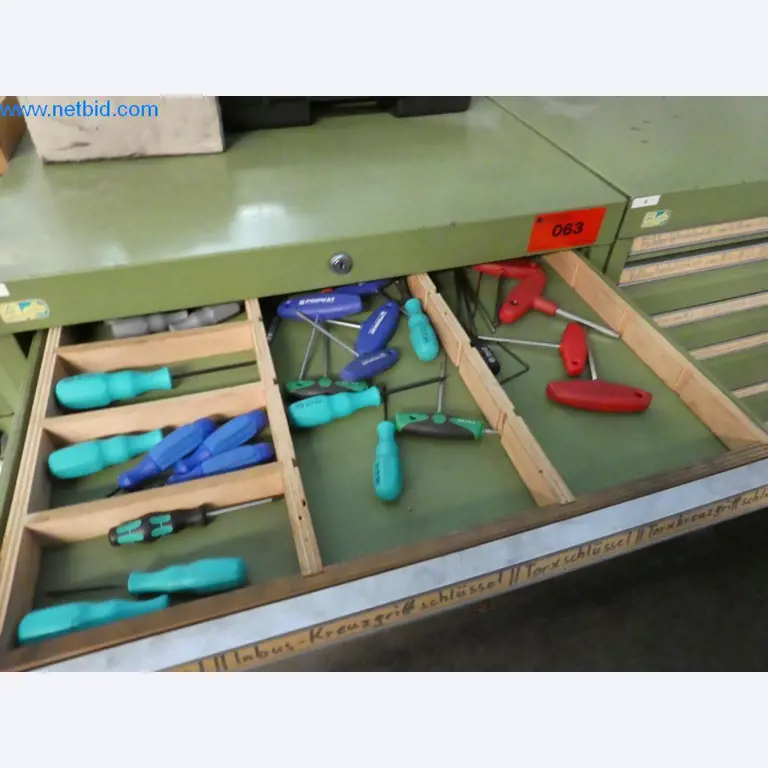 Dobro vzdrževani stroji ter delovna in pisarniška oprema iz sektorja orodjarstva/obdelave kovin-2