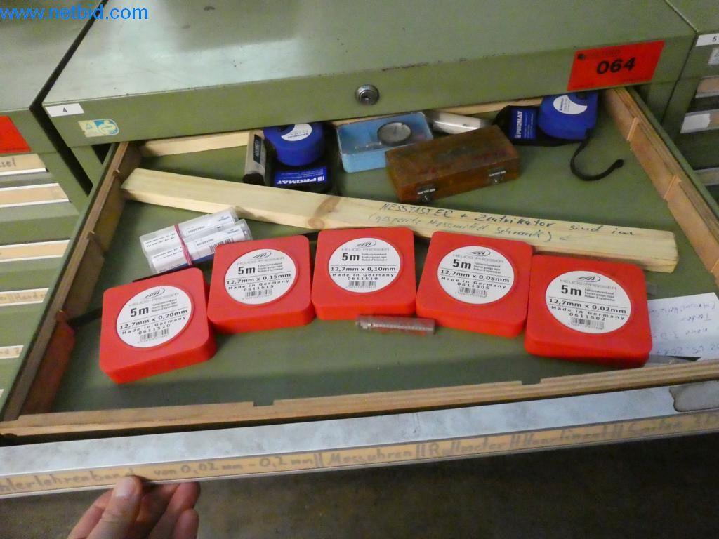 Máquinas bem conservadas, bem como equipamento operacional e de escritório do sector da fabricação de ferramentas / metalurgia-2