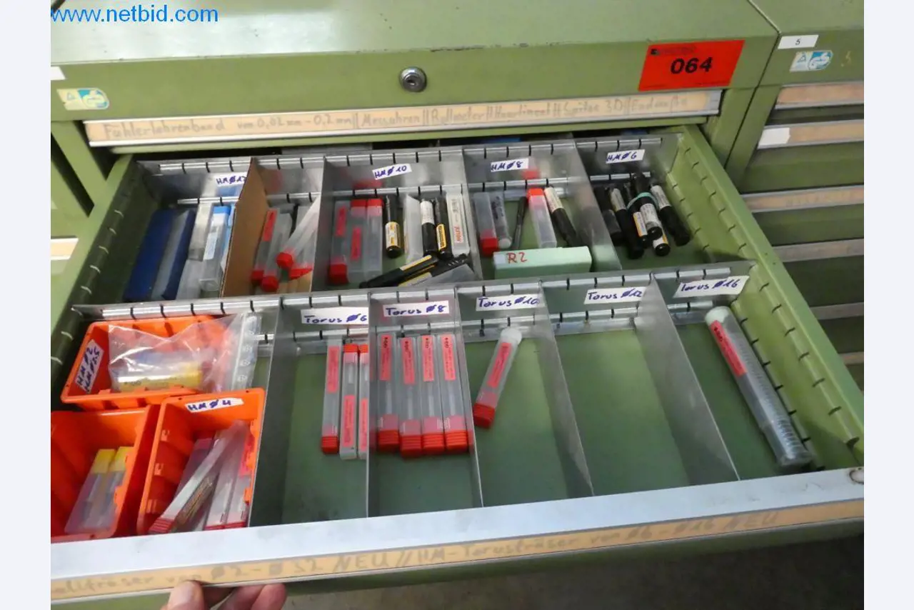 Dobře udržované stroje a provozní a kancelářské vybavení z oblasti výroby nástrojů / obrábění kovů.-3