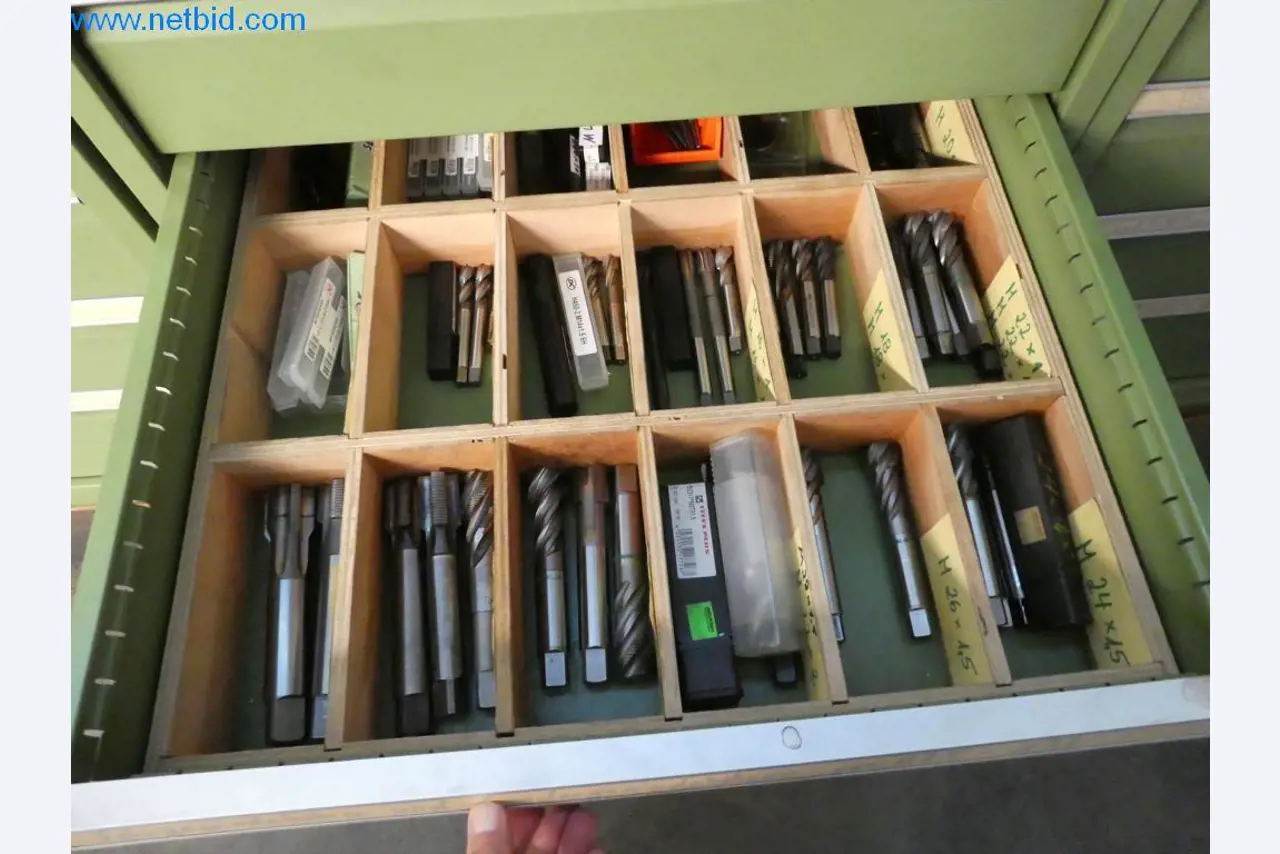 Dobře udržované stroje a provozní a kancelářské vybavení z oblasti výroby nástrojů / obrábění kovů.-6