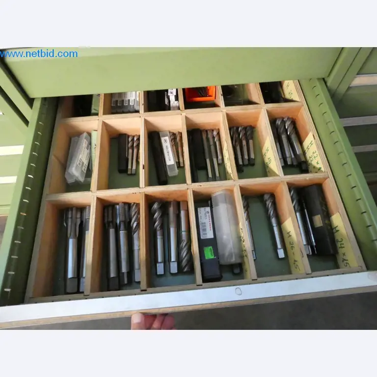 Dobře udržované stroje a provozní a kancelářské vybavení z oblasti výroby nástrojů / obrábění kovů.-6