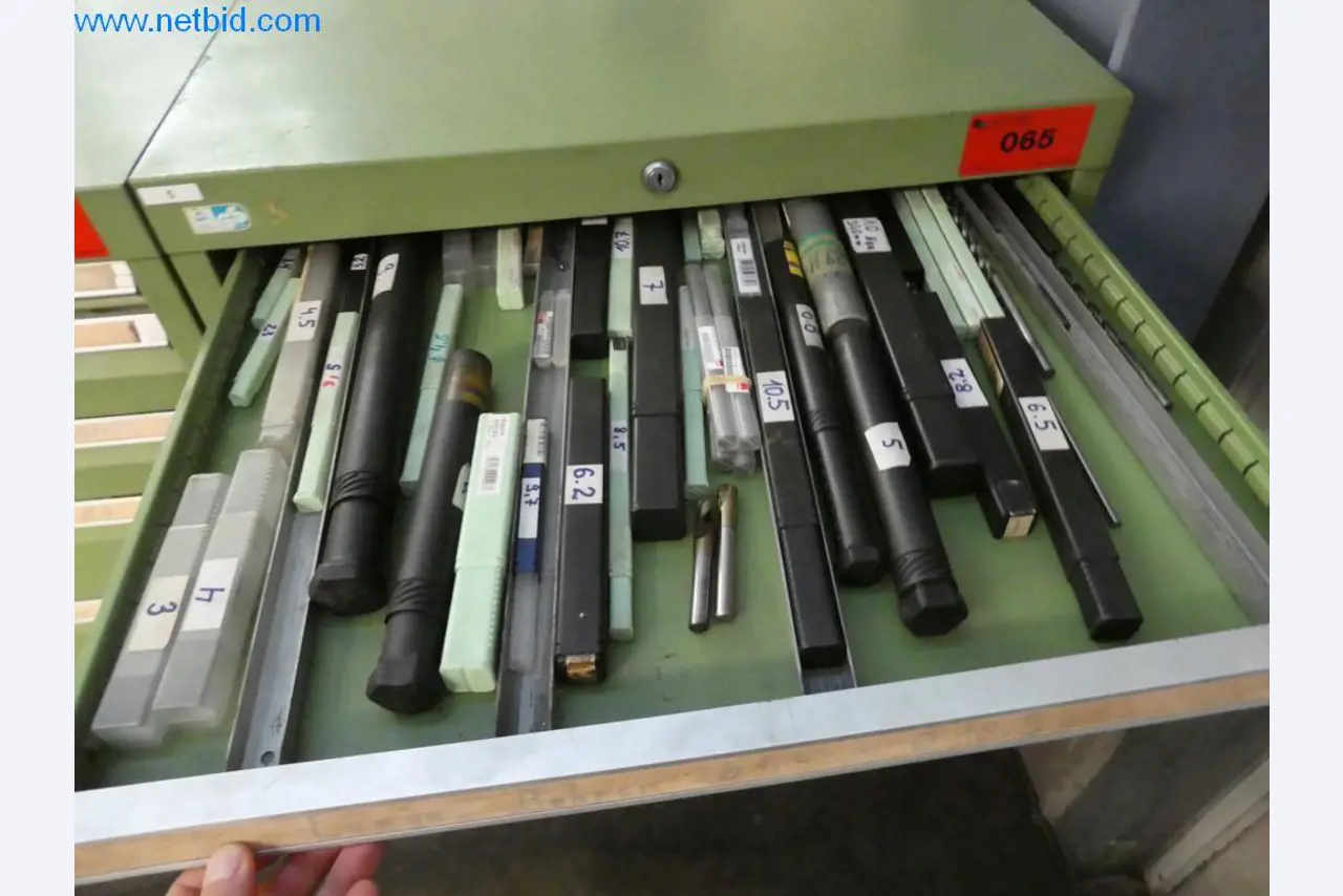 Dobro vzdrževani stroji ter delovna in pisarniška oprema iz sektorja orodjarstva/obdelave kovin-2