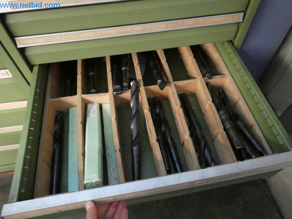 Máquinas bem conservadas, bem como equipamento operacional e de escritório do sector da fabricação de ferramentas / metalurgia-5