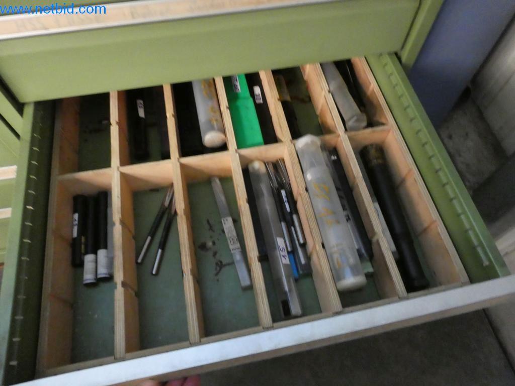 Máquinas bem conservadas, bem como equipamento operacional e de escritório do sector da fabricação de ferramentas / metalurgia-6