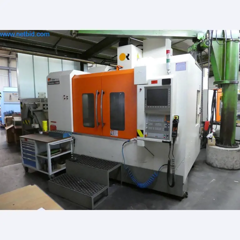 Máquinas bem conservadas, bem como equipamento operacional e de escritório do sector da fabricação de ferramentas / metalurgia-1