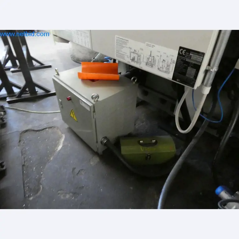 Máquinas bem conservadas, bem como equipamento operacional e de escritório do sector da fabricação de ferramentas / metalurgia-8