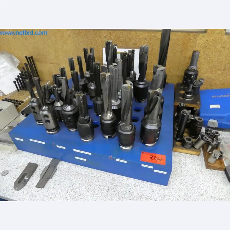 Dobře udržované stroje a provozní a kancelářské vybavení z oblasti výroby nástrojů / obrábění kovů.-1