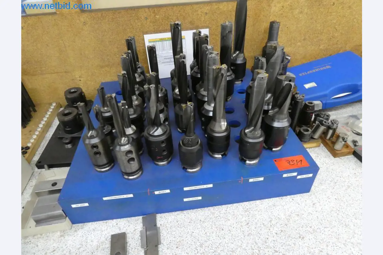 Dobře udržované stroje a provozní a kancelářské vybavení z oblasti výroby nástrojů / obrábění kovů.-2