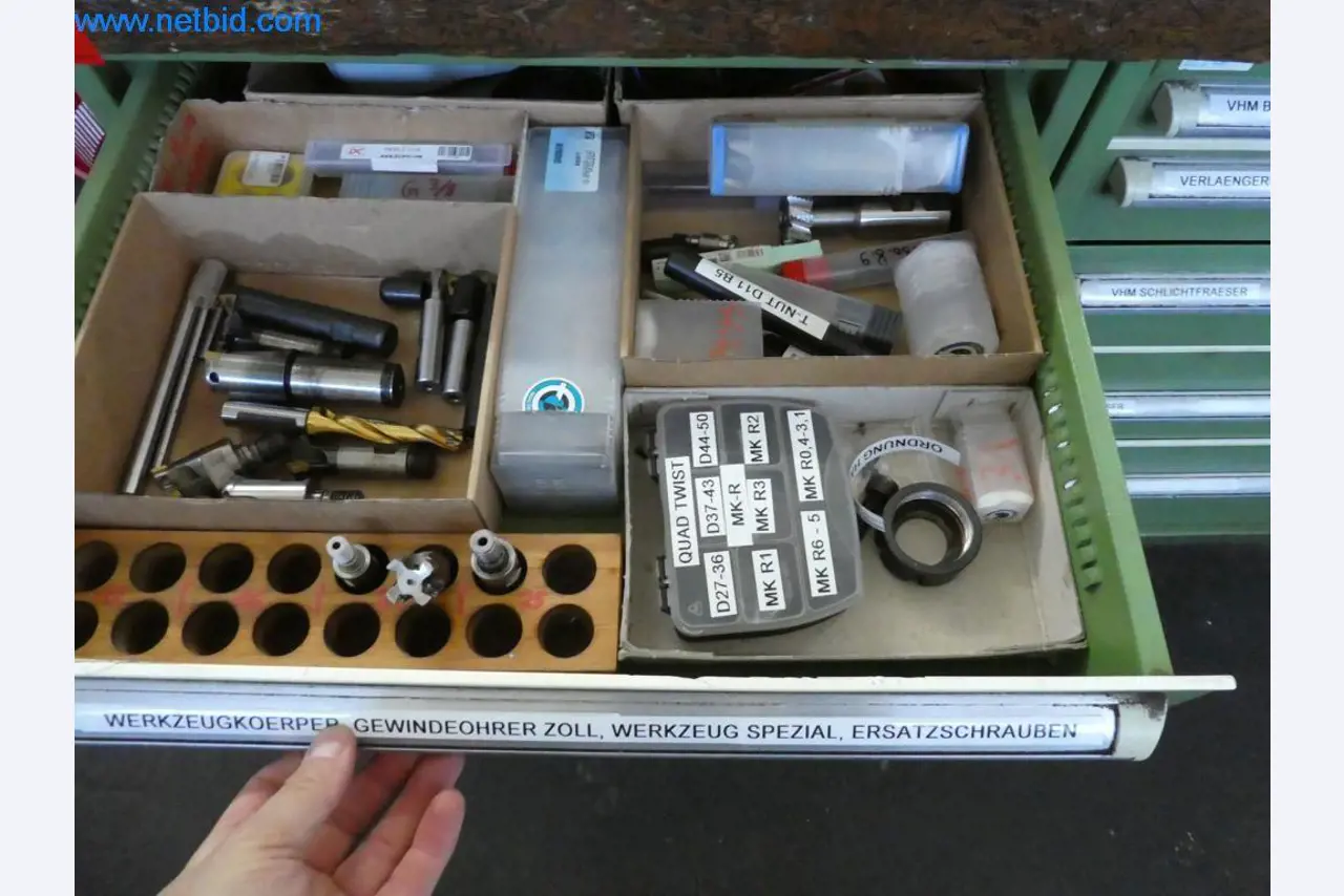 Dobře udržované stroje a provozní a kancelářské vybavení z oblasti výroby nástrojů / obrábění kovů.-2