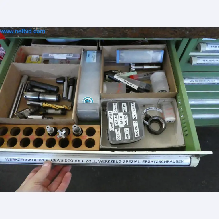 Dobře udržované stroje a provozní a kancelářské vybavení z oblasti výroby nástrojů / obrábění kovů.-2