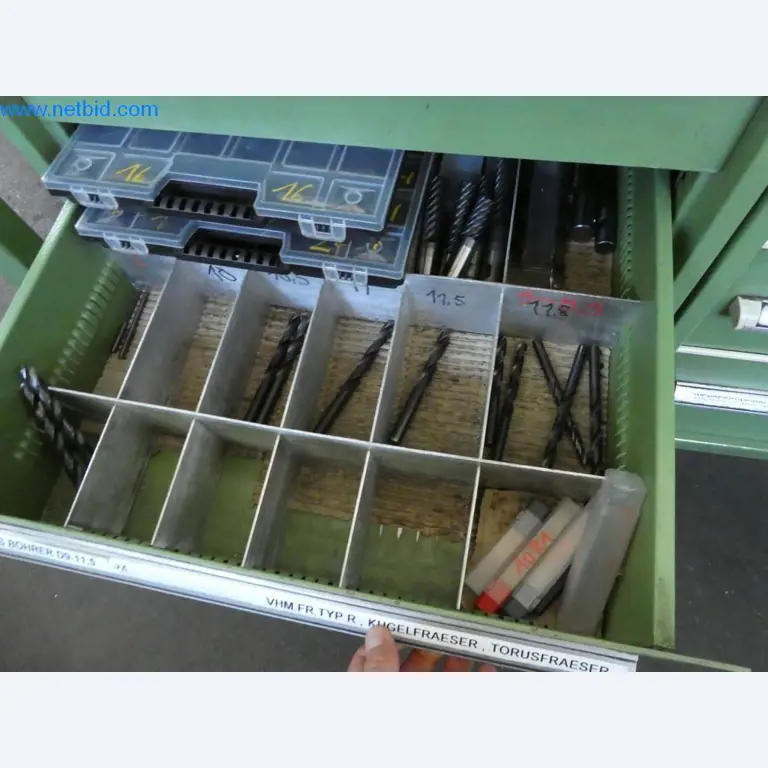 Dobře udržované stroje a provozní a kancelářské vybavení z oblasti výroby nástrojů / obrábění kovů.-4