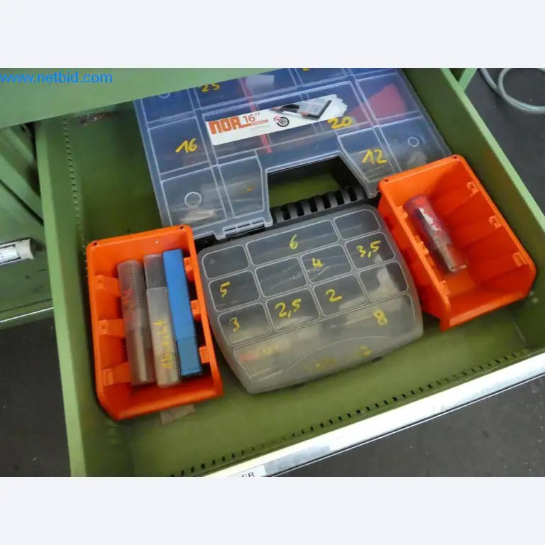 Dobře udržované stroje a provozní a kancelářské vybavení z oblasti výroby nástrojů / obrábění kovů.-5