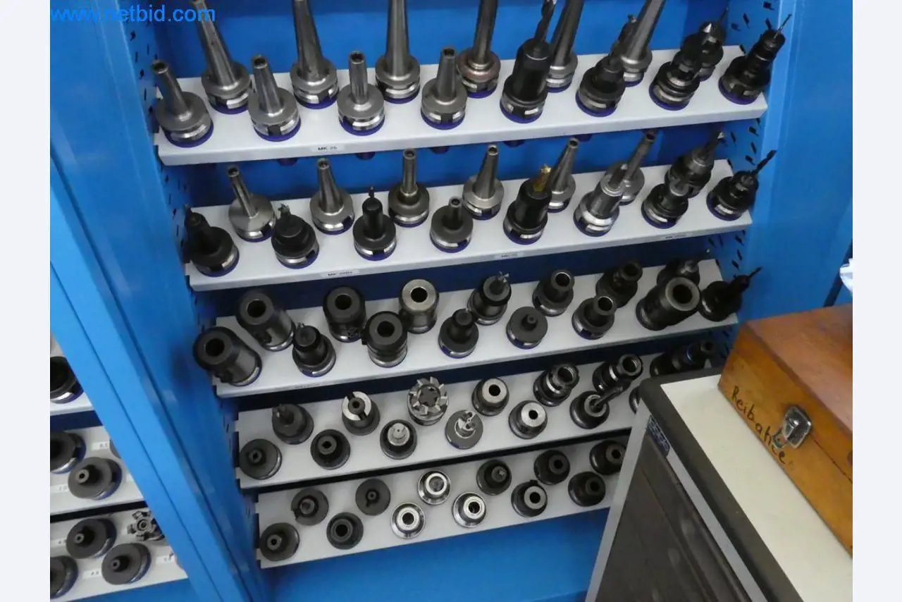 Dobře udržované stroje a provozní a kancelářské vybavení z oblasti výroby nástrojů / obrábění kovů.-4