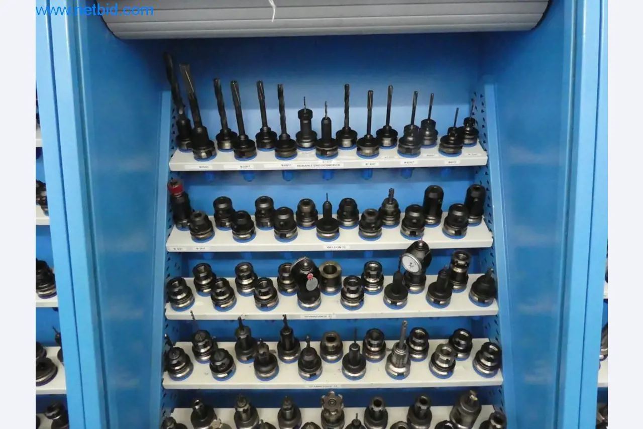 Machines entretenues ainsi que l'équipement de l'entreprise et du commerce dans le domaine de la construction d'outils / du travail des métaux-2