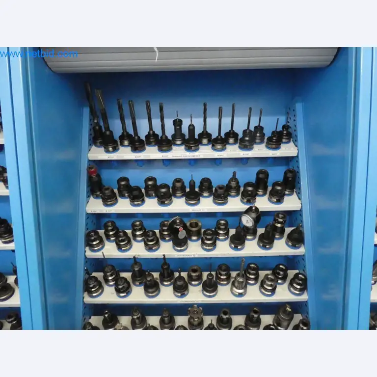 Machines entretenues ainsi que l'équipement de l'entreprise et du commerce dans le domaine de la construction d'outils / du travail des métaux-2