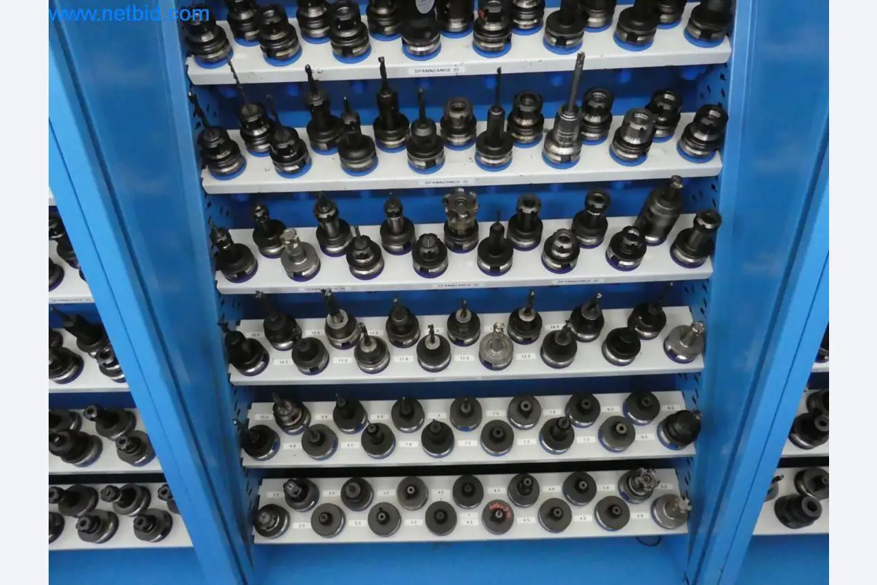 Machines entretenues ainsi que l'équipement de l'entreprise et du commerce dans le domaine de la construction d'outils / du travail des métaux-3