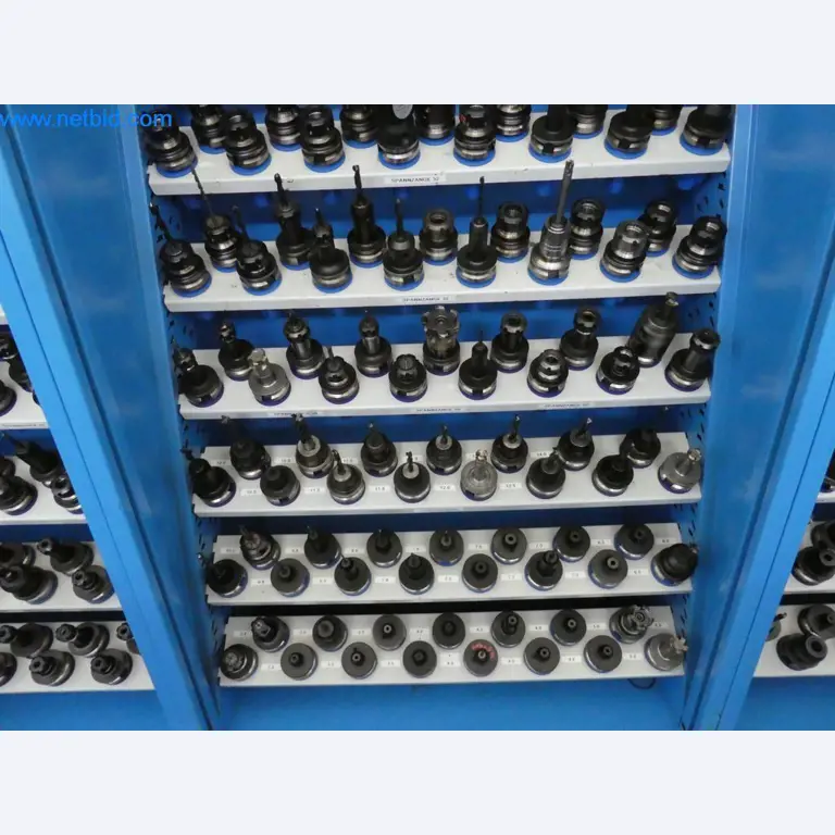 Machines entretenues ainsi que l'équipement de l'entreprise et du commerce dans le domaine de la construction d'outils / du travail des métaux-3