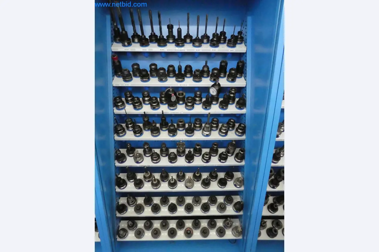 Machines entretenues ainsi que l'équipement de l'entreprise et du commerce dans le domaine de la construction d'outils / du travail des métaux-4