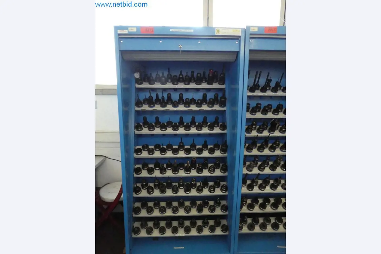 Machines entretenues ainsi que l'équipement de l'entreprise et du commerce dans le domaine de la construction d'outils / du travail des métaux-1