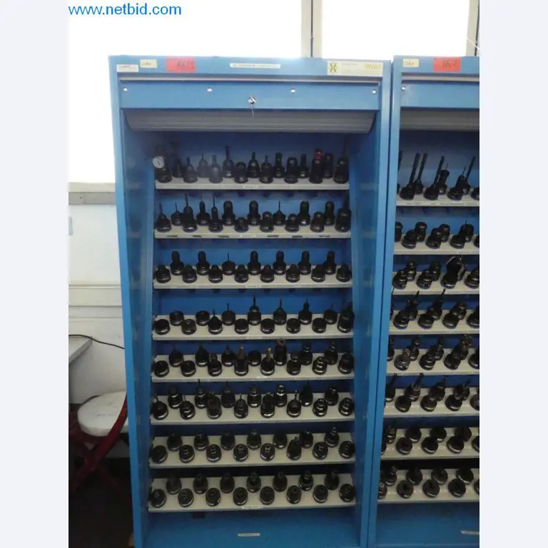 Machines entretenues ainsi que l'équipement de l'entreprise et du commerce dans le domaine de la construction d'outils / du travail des métaux-1