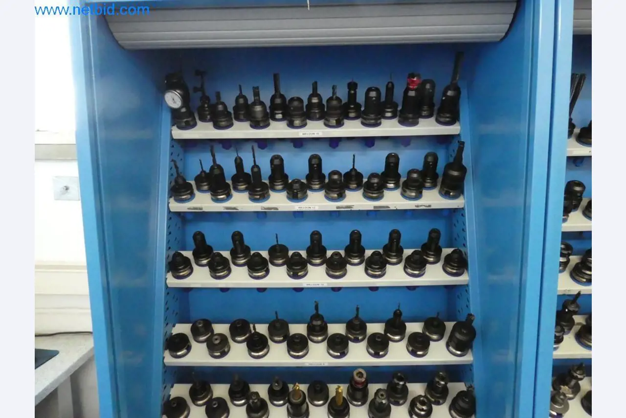 Machines entretenues ainsi que l'équipement de l'entreprise et du commerce dans le domaine de la construction d'outils / du travail des métaux-2