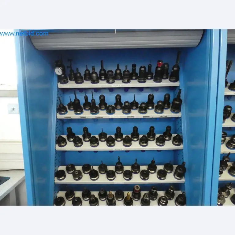 Machines entretenues ainsi que l'équipement de l'entreprise et du commerce dans le domaine de la construction d'outils / du travail des métaux-2