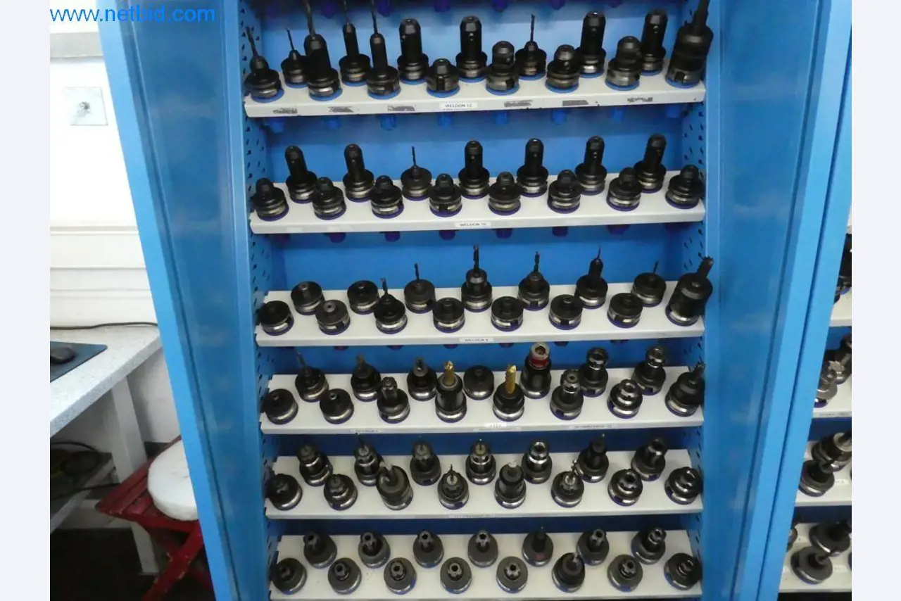 Machines entretenues ainsi que l'équipement de l'entreprise et du commerce dans le domaine de la construction d'outils / du travail des métaux-3