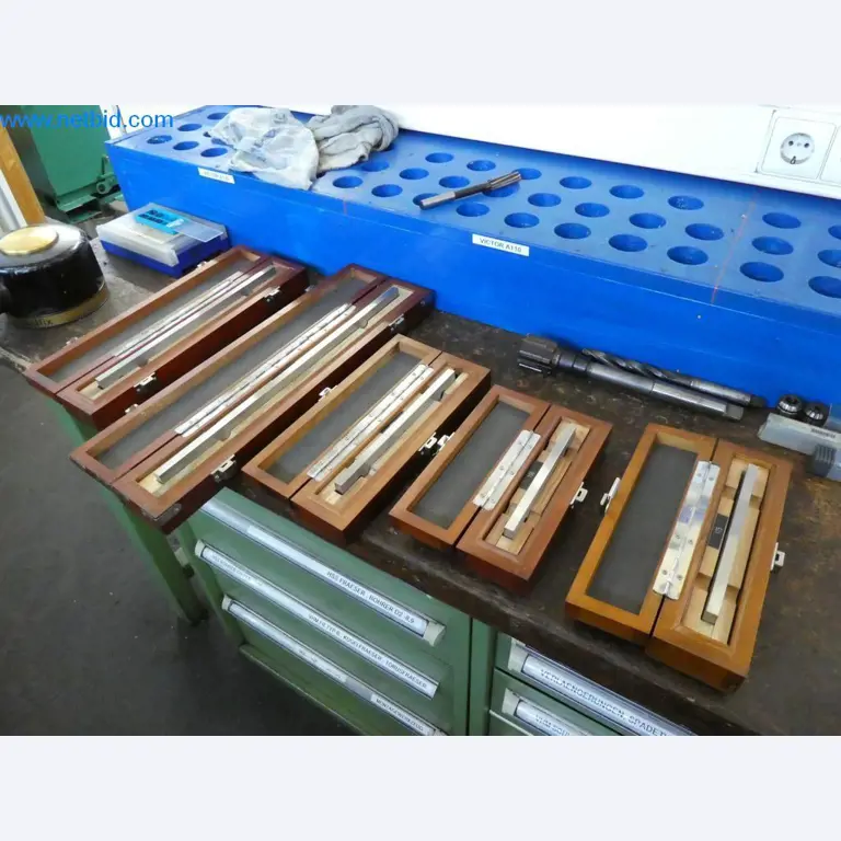 Machines entretenues ainsi que l'équipement de l'entreprise et du commerce dans le domaine de la construction d'outils / du travail des métaux-3