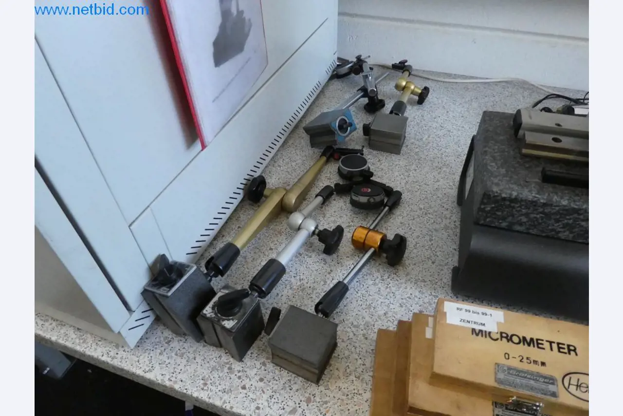 Machines entretenues ainsi que l'équipement de l'entreprise et du commerce dans le domaine de la construction d'outils / du travail des métaux-4